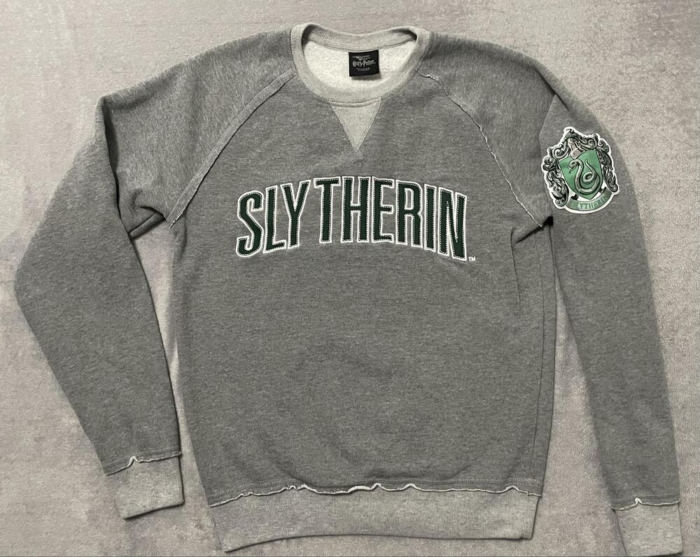Harry Potter Sweatshirt Mens Medium Gray Fleece Slytherin Crewneck Crest Patch